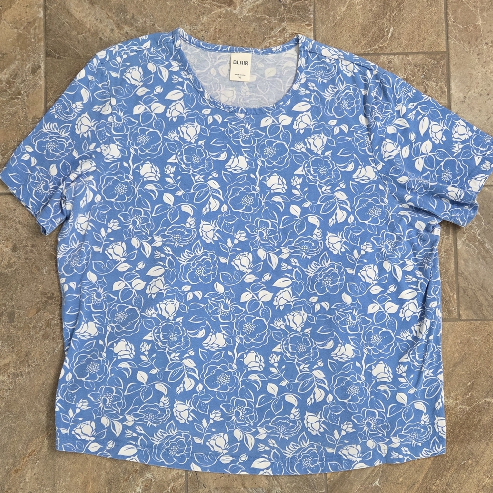Blair Blue and White Floral Short Sleeve Top Women XL Fresh‎ Summertime Happy